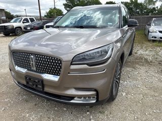 2020 Lincoln Aviator Reserve - Exterior Front Right Corner Image